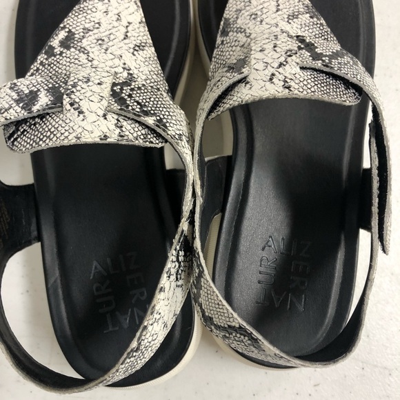 Naturalizer LINCOLN White Snake Leather Ankle Strap Thong Sandals Size 8 - Picture 6 of 7